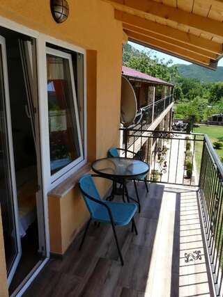 Гостевой дом Guest House Jadran Pol Петровац Двухместный номер с 1 кроватью или 2 отдельными кроватями и балконом-7